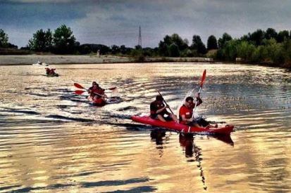 kayak competition team building activity